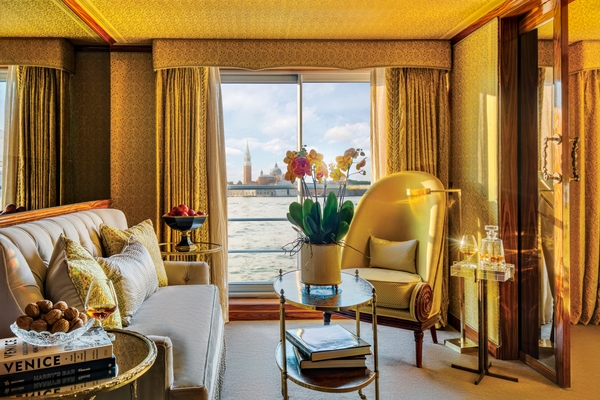 Uniworld SS La Venezia - Grand Suite 3.jpg